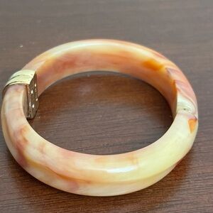Avon Vintage Bangle Fashion Bracelet Peach/Amber Marbled Hinged Cuff Lucite 1981
